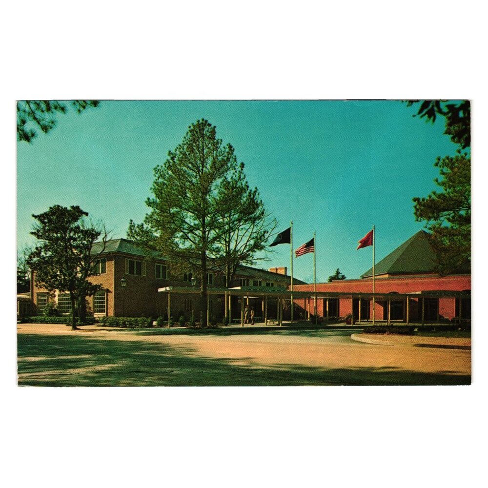 Williamsburg Lodge Colonial Williamsburg Vintage Postcard Mirro-Krome 516B